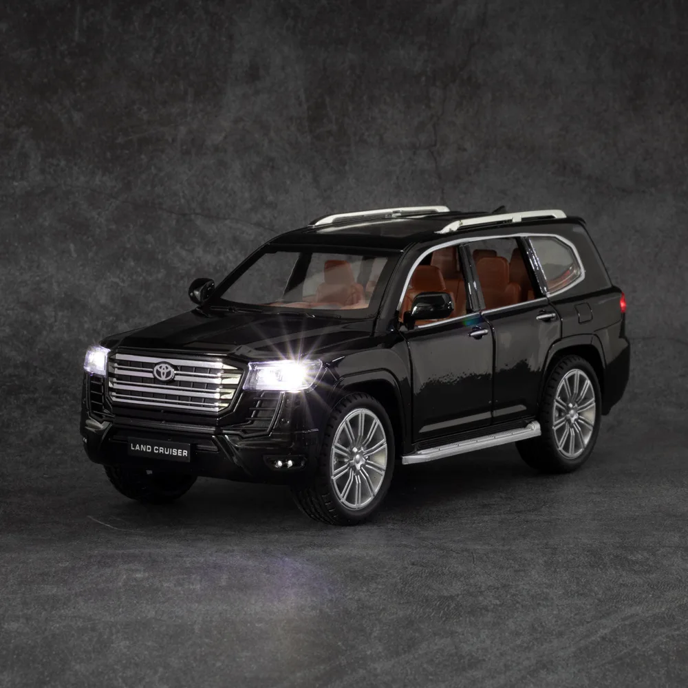 Модель автомобиля Toyota LAND CRUISER LC300 1:24 модель внедорожника из сплава литая