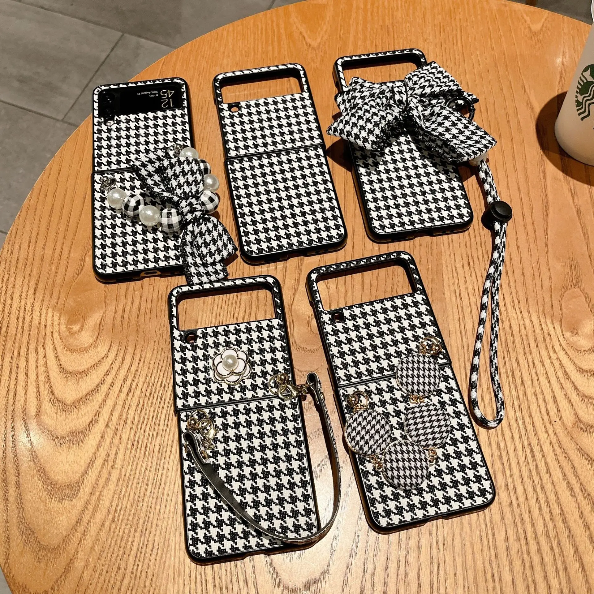 

Fashion Korean Portable bracelet Case Bow Flower For Samsung Galaxy Z Flip 3 5G Zflip3 Zflip4 flip 4 Shockproof cover 3D models