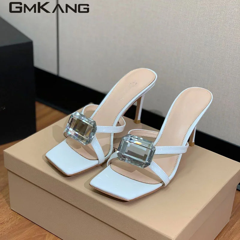 

Женские туфли из натуральной кожи, на высоком каблуке, с металлической пряжкой