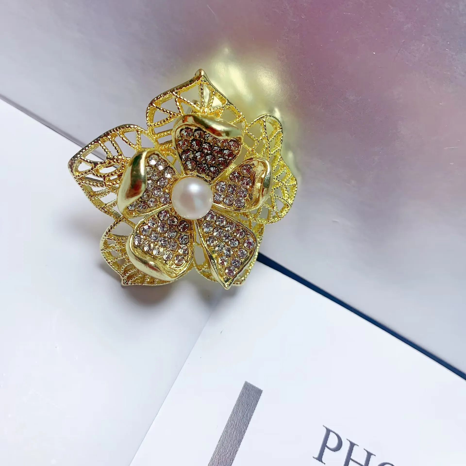 Korean Fashion Natural Pearl Fixed Shoulder Strap Charm Safety Pin Brooch Sweater Cardigan Clip Chain Brooch Trend Jewelry