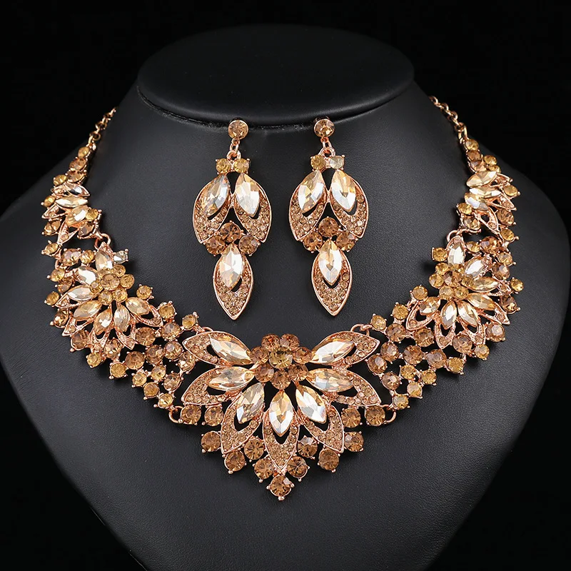 

Exaggerated Vintage Necklace and Earrings Set Women Luxury Crystal Banquet Dress Clavicle Chain Necklace Jewelry Sets