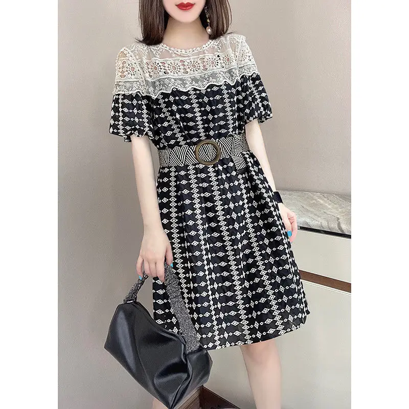 

French dress female round neck lace stitching printed belt small plaid dress female 2022 summer new short sleeve skirt female