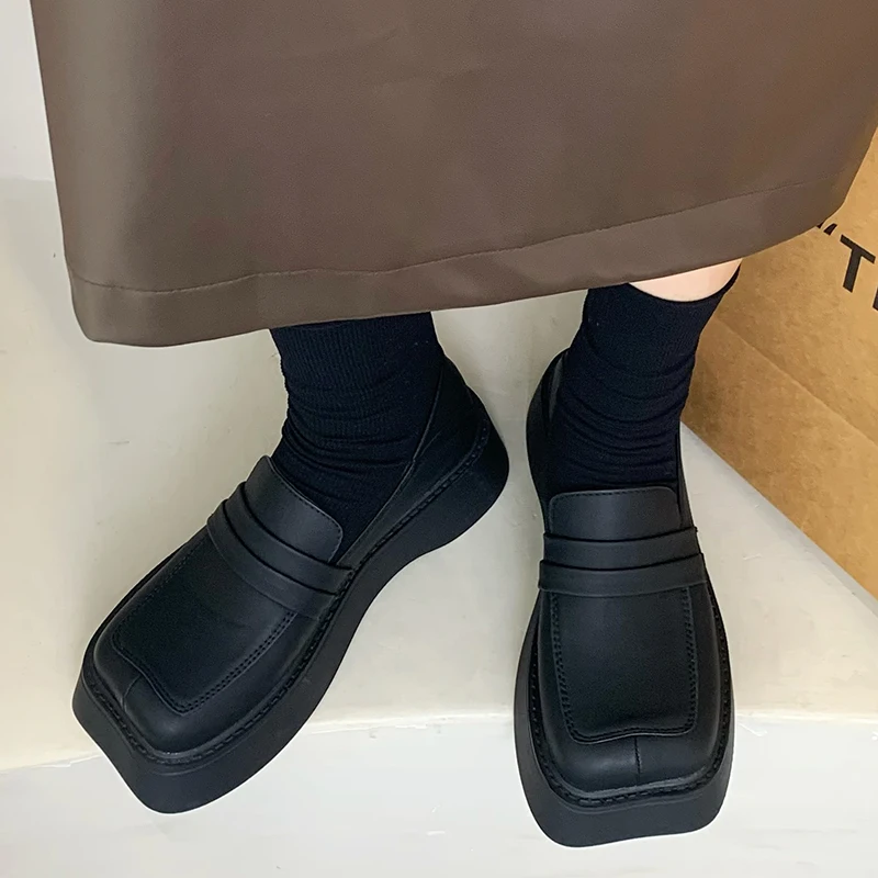 

Туфли женские на плоской подошве, с квадратным носком, без застежки