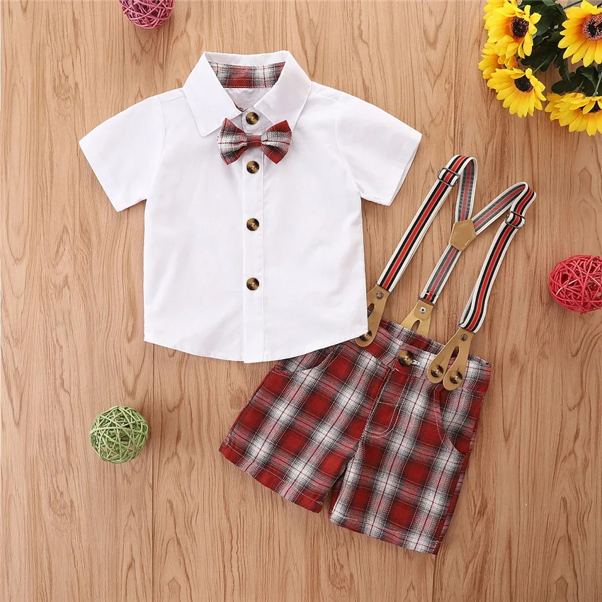 

Комплект летней одежды для маленьких мальчиков, белая рубашка с галстуком-бабочкой, клетчатые брюки на лямках, детская одежда из двух предм...