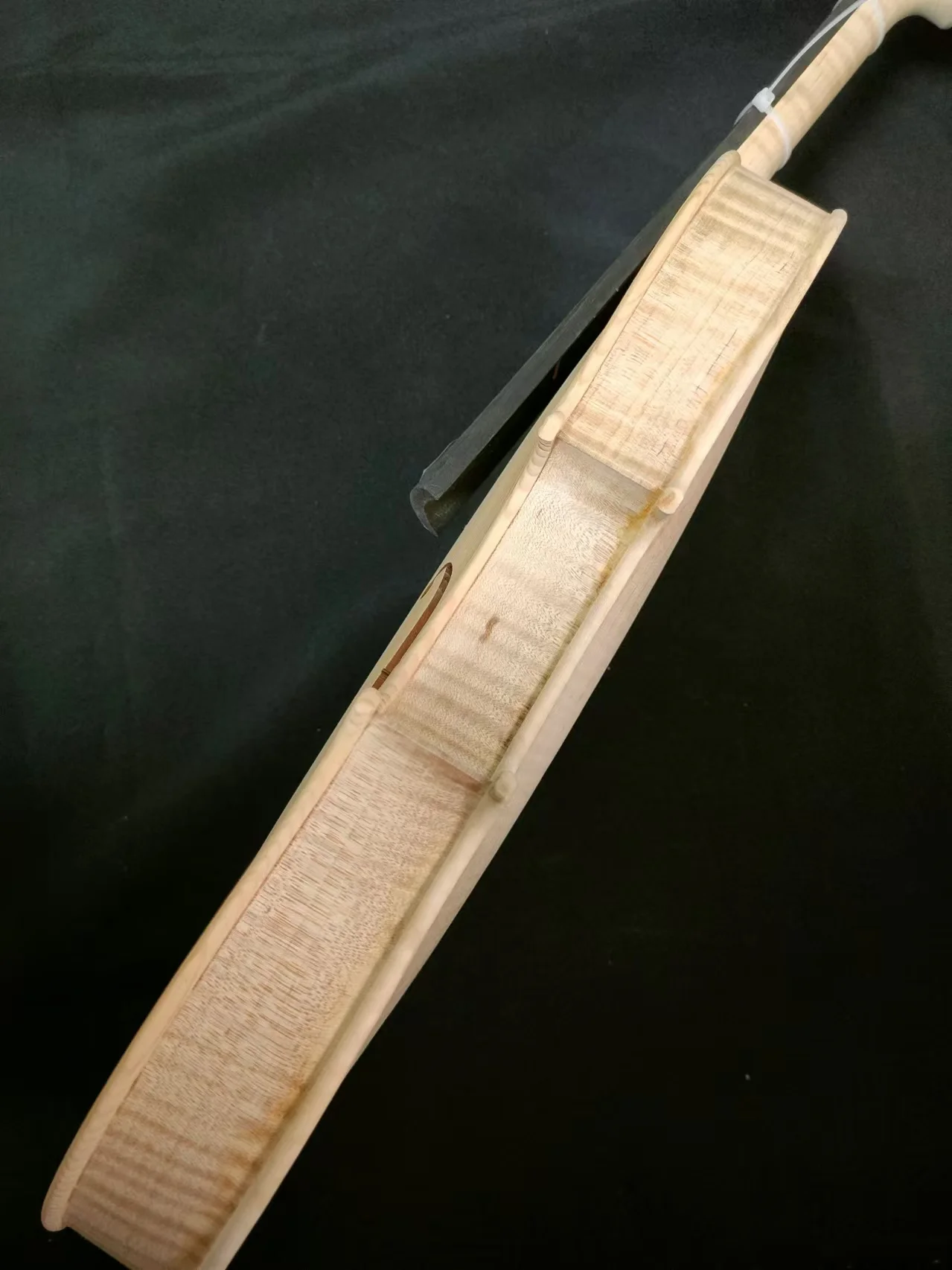 1 шт. белая скрипка ненагреваемая огненный клен задняя часть ель верх черное