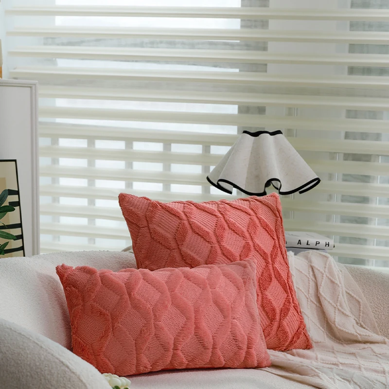 Плюшевая наволочка кораллово-красного цвета декоративная разных размеров