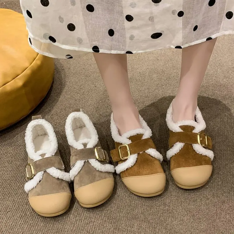 Женские ботильоны с круглым носком на плоской подошве меховой пряжкой