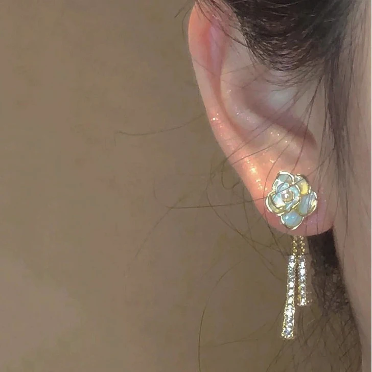 

2023 New S925 Silver Needle Korean Retro Pearl Flower Tassel Inlaid Zircon Two Wearing Ways Elegant Ladies Earrings Luxury