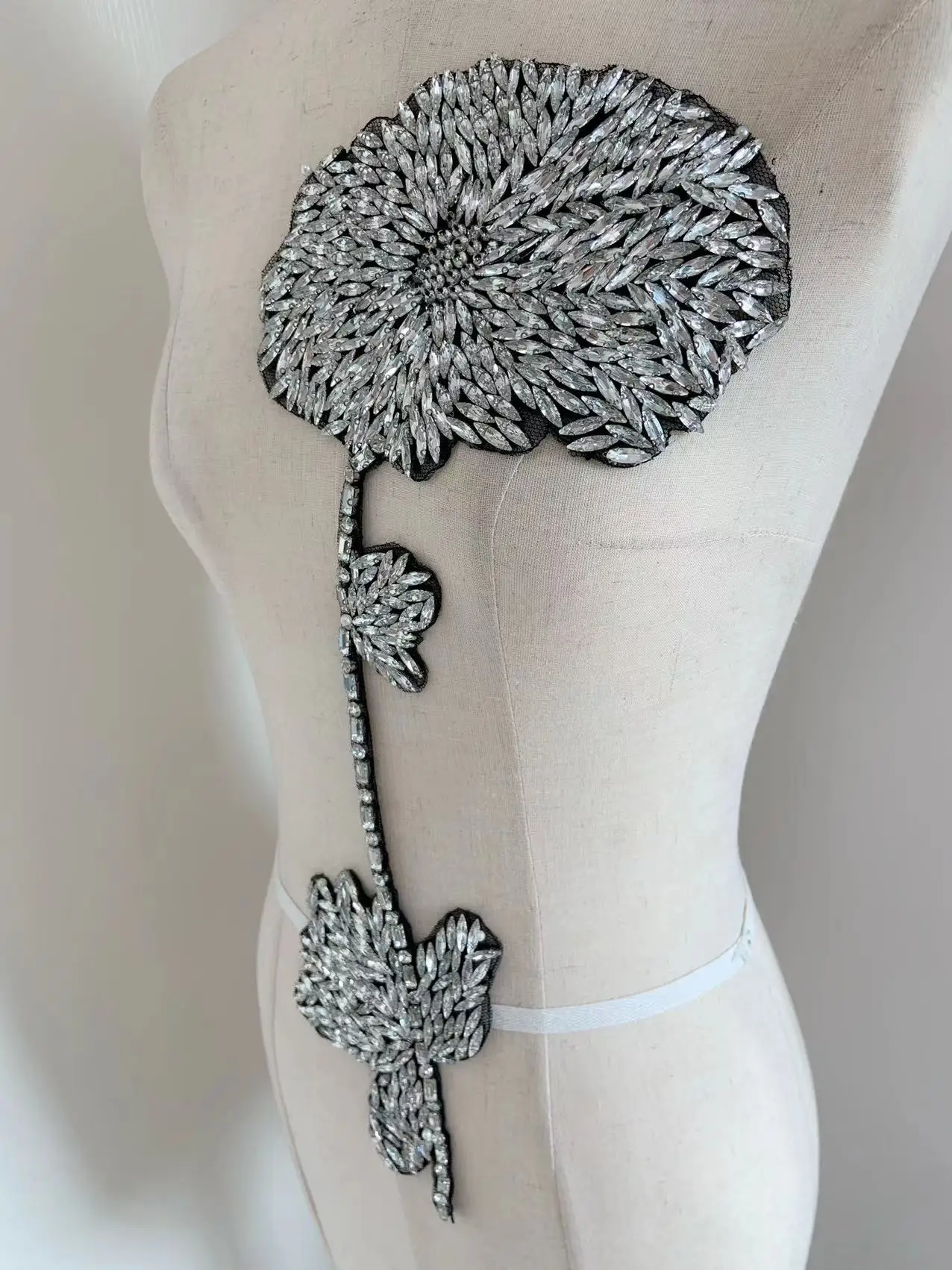Аппликация из тяжелых серебряных бусин большой блестящий женский лиф нашивка с