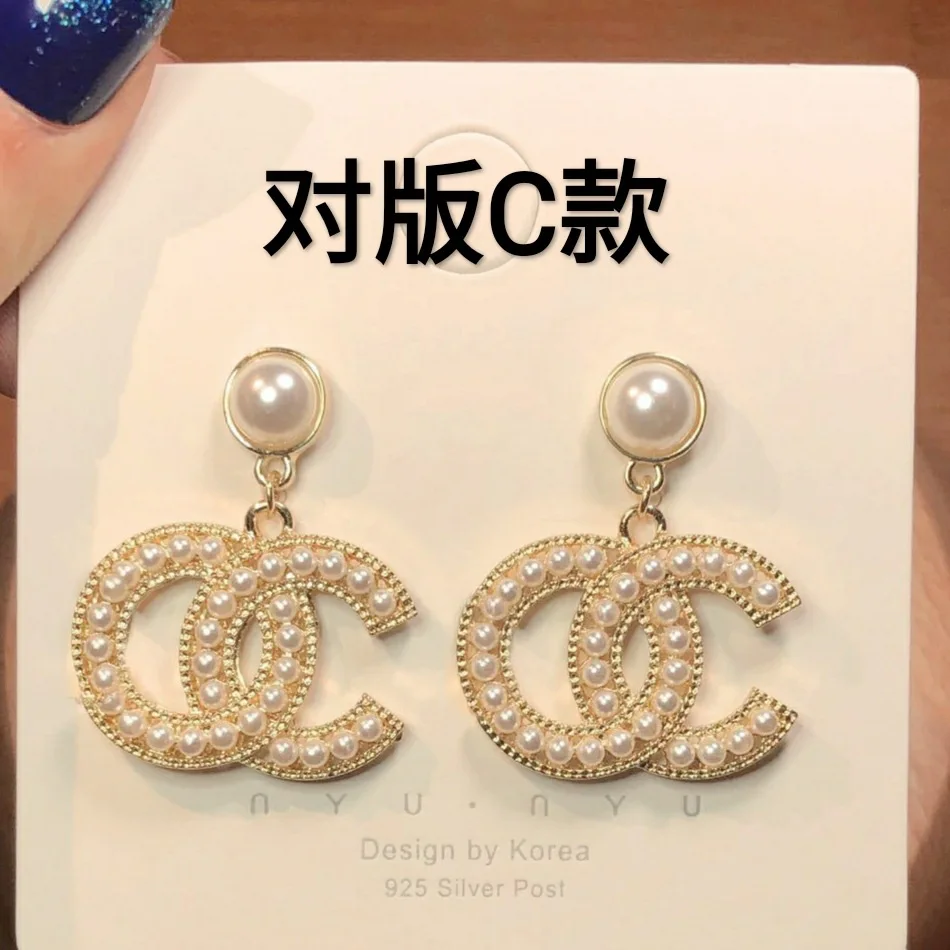 

Korean temperament small fragrance Pearl Earrings Fashion Trend light luxury double C letter S925 silver needle jewelry pendant