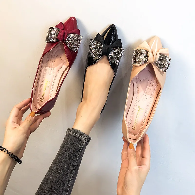 

Crystal Beading Silk Bow Ballerina Shoes Woman Pointy Japanned Leather OL Working Flats Women 2020 Summer Soft Mules Big Size 43