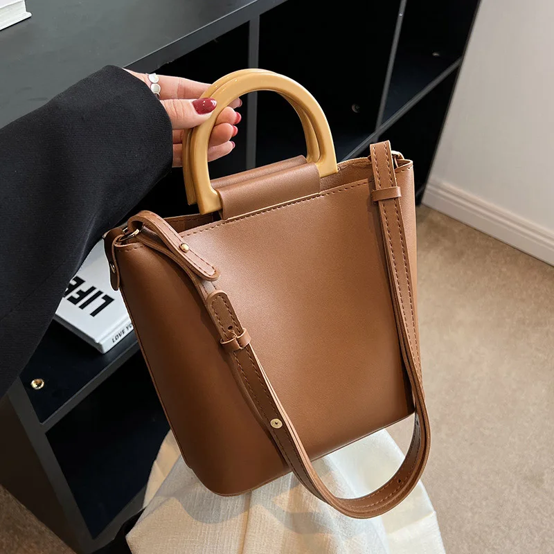 

Простая винтажная композитная сумка-мешок из искусственной кожи для женщин, вместительные сумки-мессенджеры, Женские однотонные роскошные...