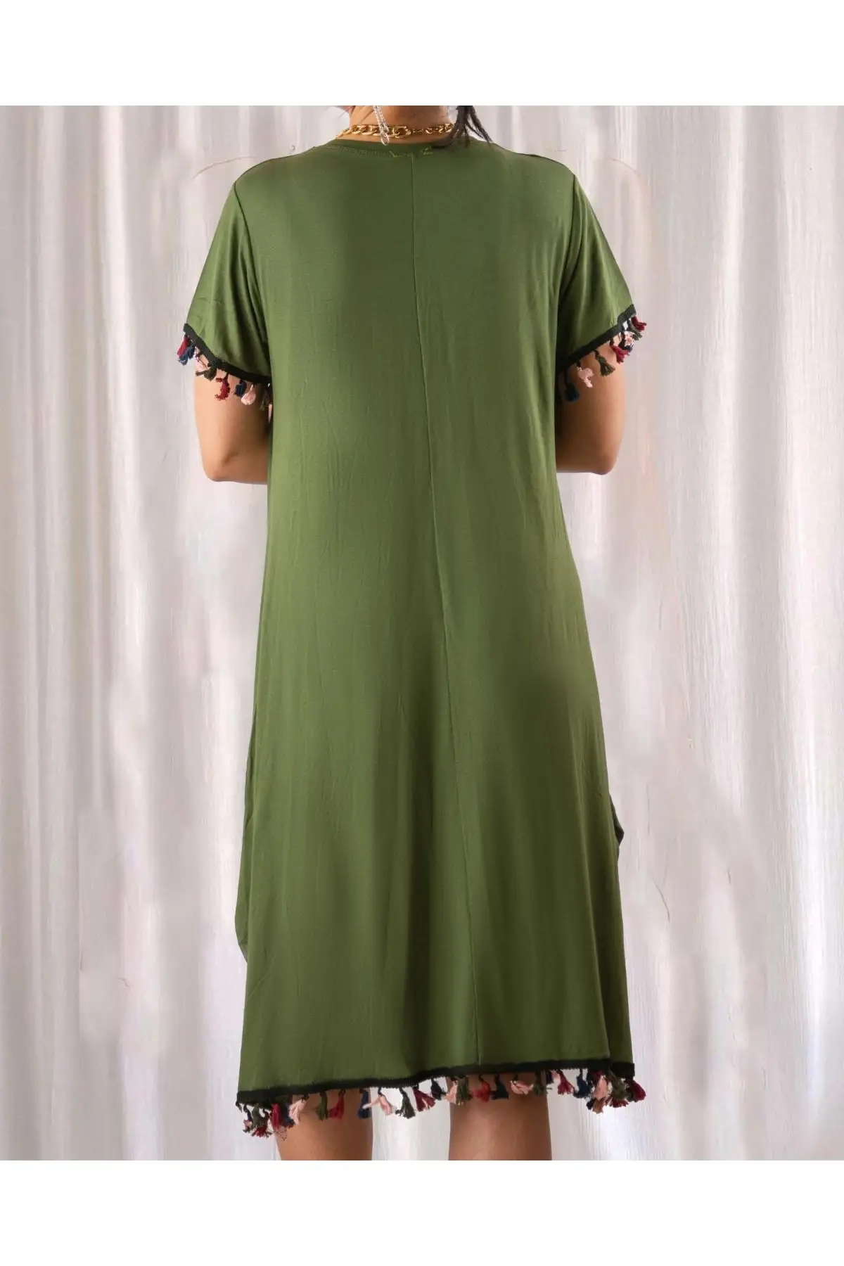 

Платье с бахромой и разрезом