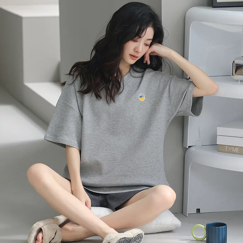 

Пижама женская летняя хлопковая с круглым вырезом и шортами с коротким рукавом