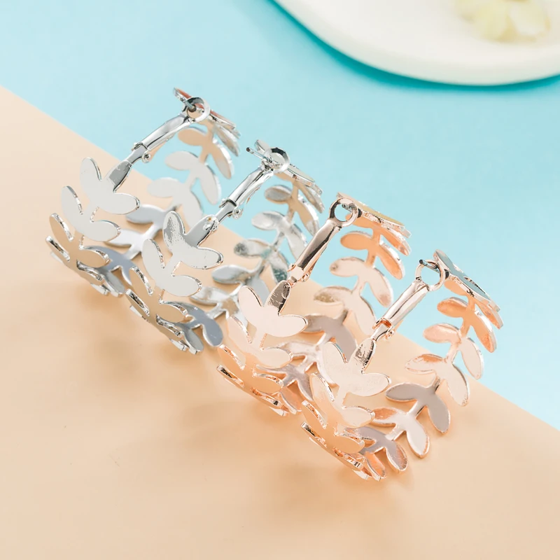 Блестящие элегантные серьги-кольца King в форме листьев Ins для женщин, серебряный цвет, яркие серьги для девушек, ювелирные изделия для ушей