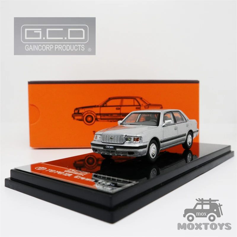 Модель автомобиля под давлением GCD 1:64 Toyota Crown 155 черная/белая/серебристая |