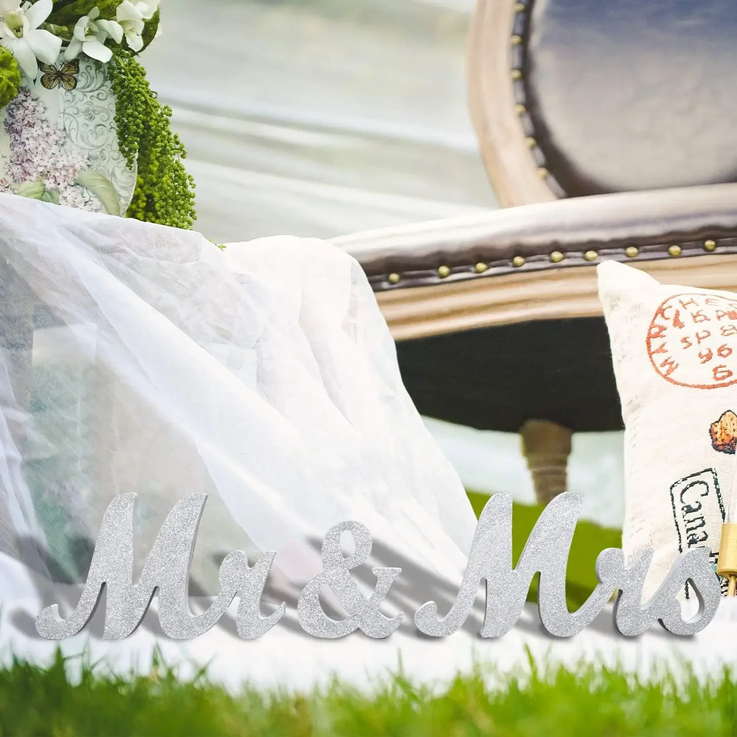 Деревянные буквы &quotMr &amp Mrs&quot