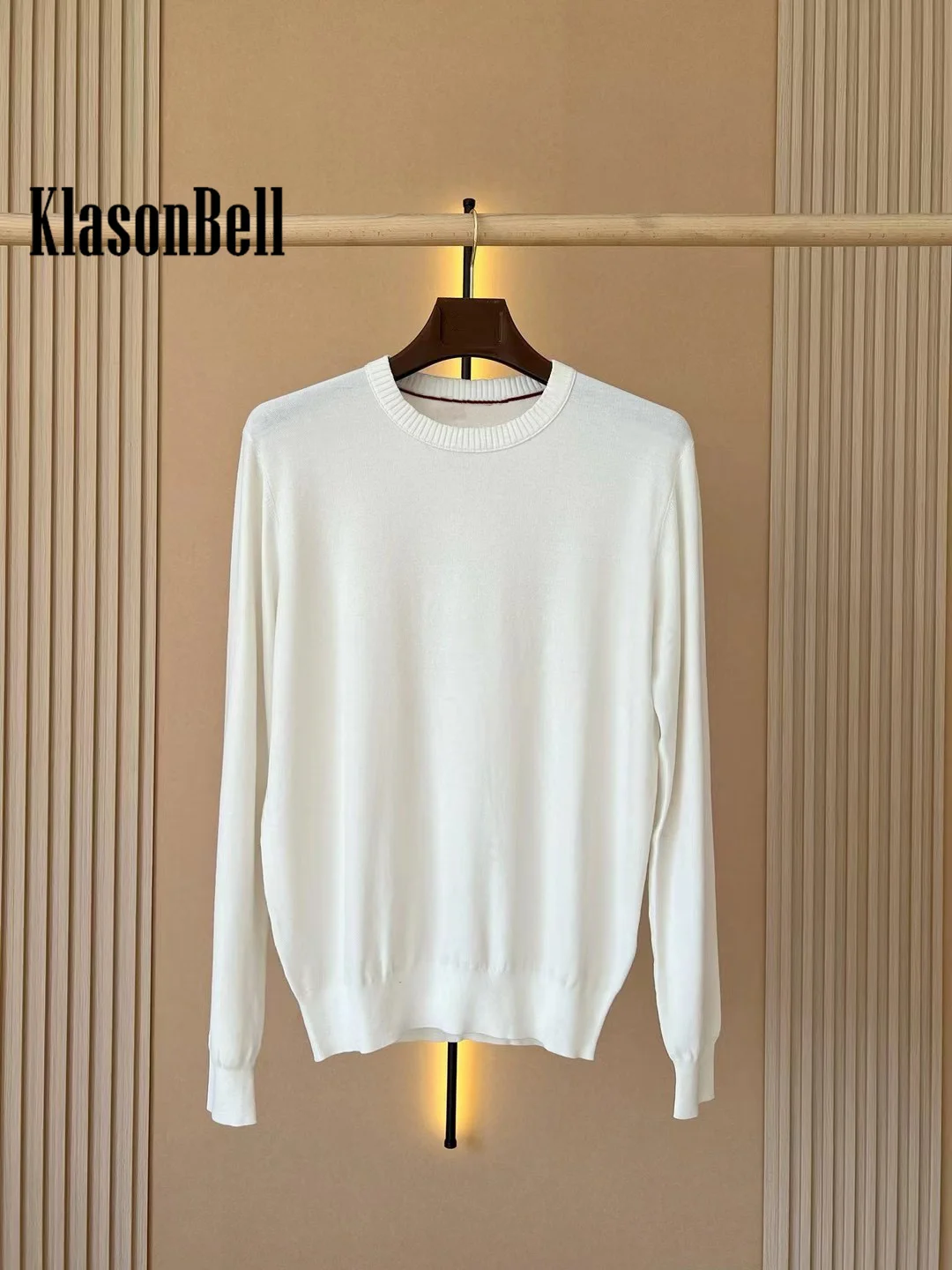 Мужской трикотажный свитер с круглым вырезом и длинным рукавом