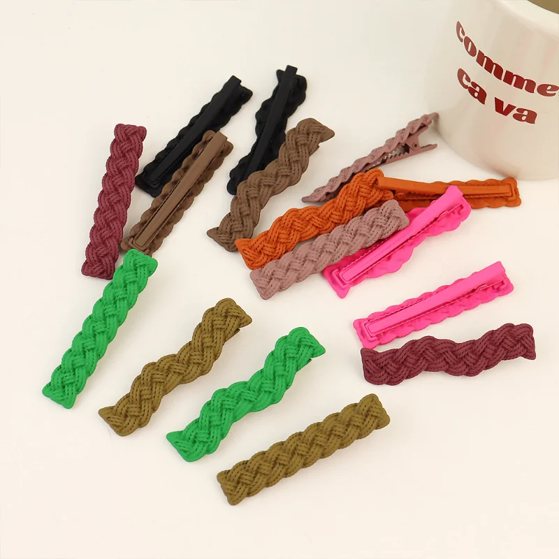 

Шерстяная осенне-зимняя женская боковая заколка