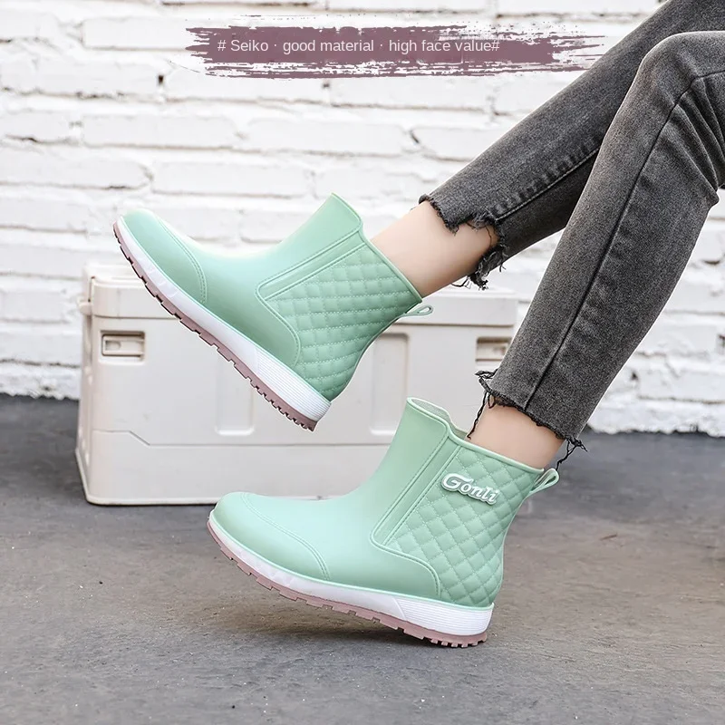 Женские водонепроницаемые резиновые сапоги цвета в ассортименте