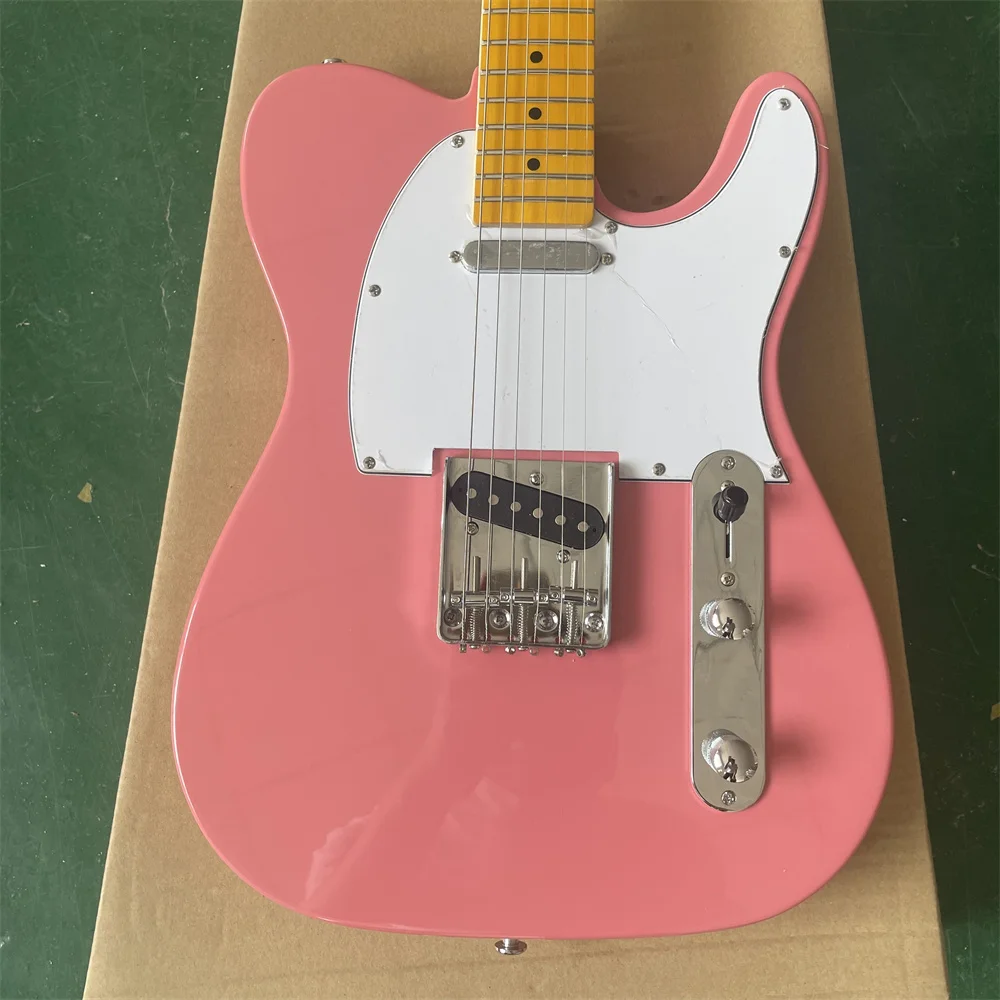 

В наличии TELE электрическая гитара, розовый корпус, серебряные аксессуары, струна для ношения новейших гитар, гитары