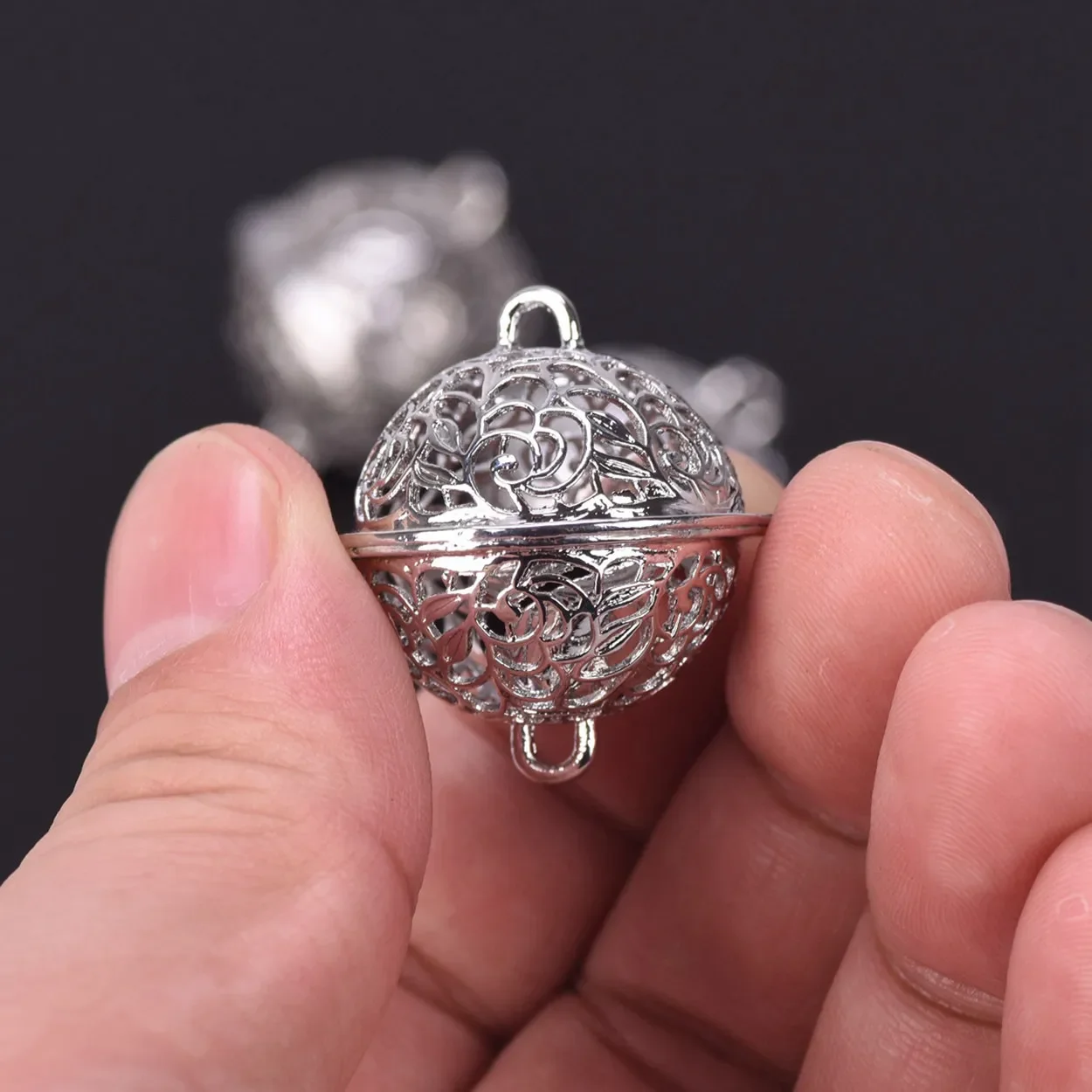 5 шт. Полые металлические колокольчики Weargolsil 26x25 мм