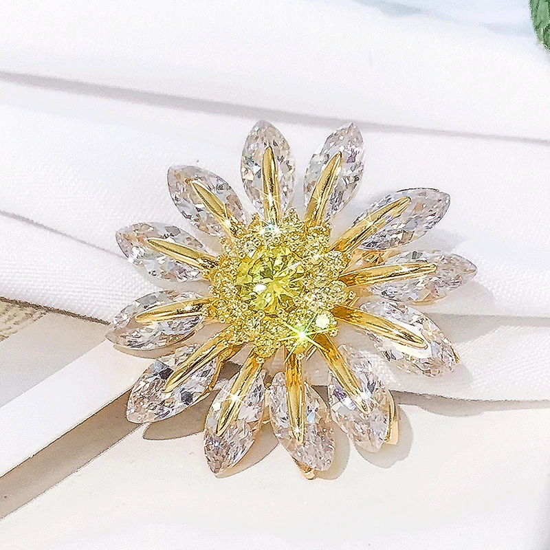 

Micro Set Zircon Yellow Diamond Super Flash Elegant Flower Daisy Brooch