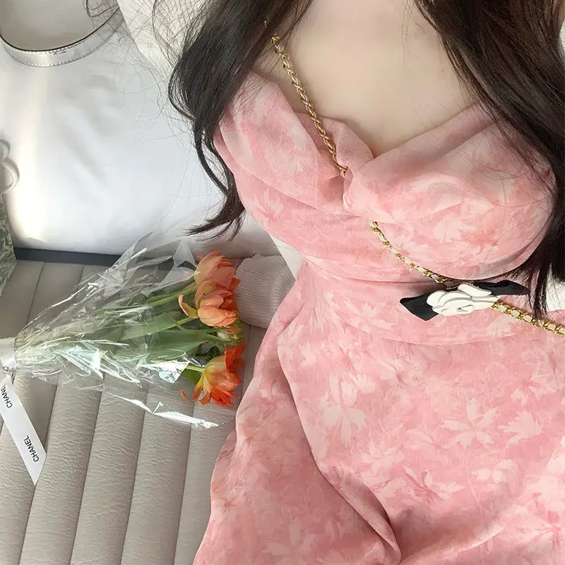 Женское облегающее мини-платье-комбинация на бретелях-спагетти с высокой