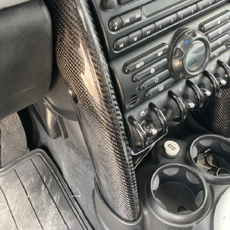 Отделка центральной консоли из углеродного волокна для Mini R53 глянцевая черная