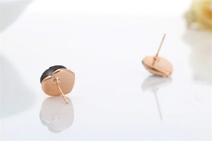 Женские полукружевные серьги-гвоздики с австрийскими кристаллами в форме сердца