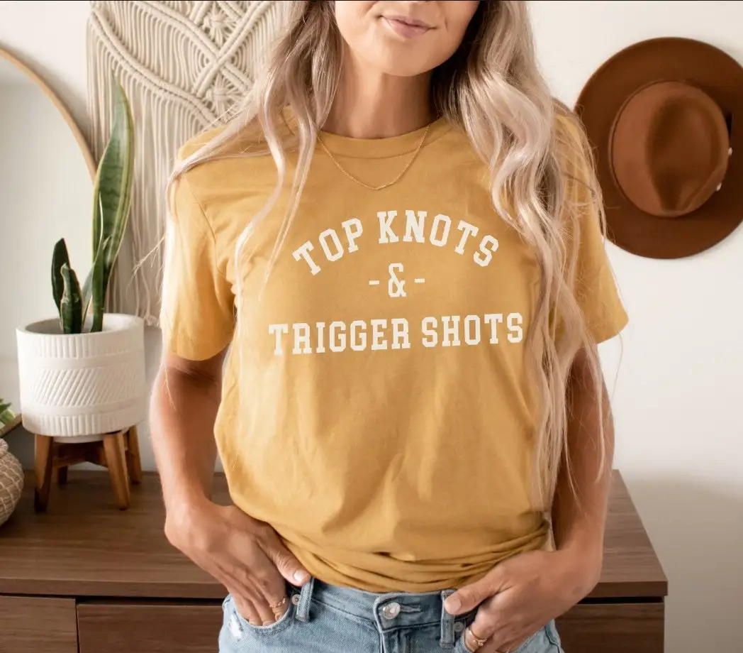 Футболка с надписью Top Knots And Trigger Shots Ivf Awareness Infertility