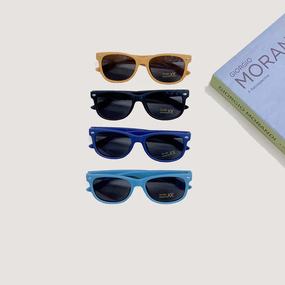 

2022 Fashion Classic Black Lens Children Sunglasses Boys Girls Round Rice Nails Sunglasses Retro Kids Child Travel Goggles UV400