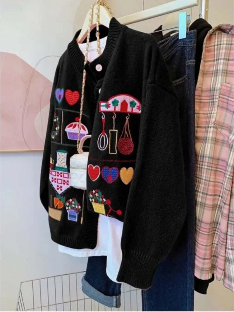 Женский трикотажный кардиган с вышивкой однобортный свитер круглым вырезом и
