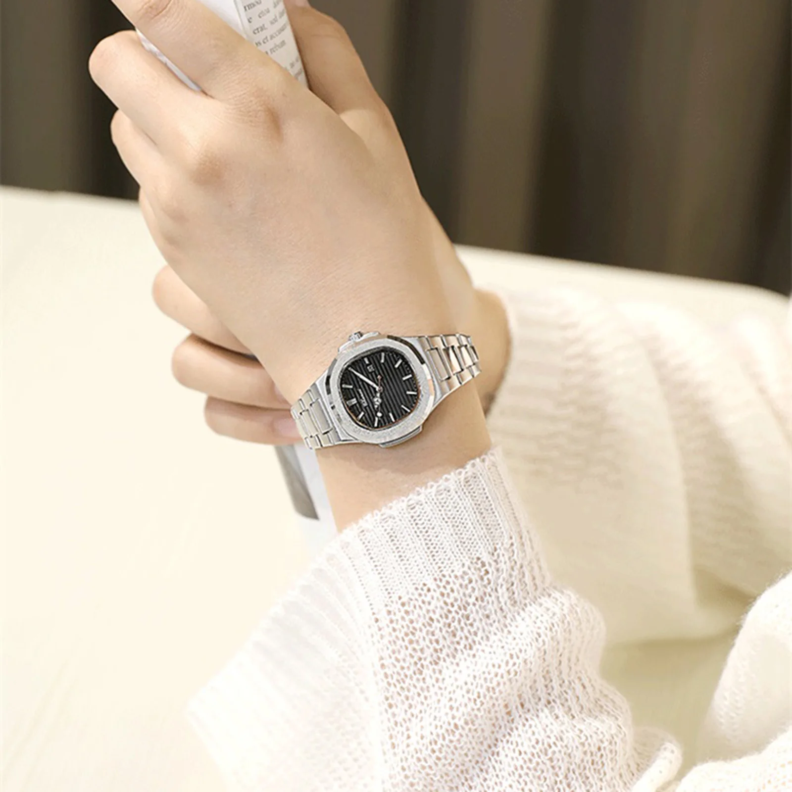 Фото Часы для женщин, модные светящиеся кварцевые часы с датой, серебряные часы из нержавеющей стали, женские часы из нержавеющей стали, водонепроницаемые №3