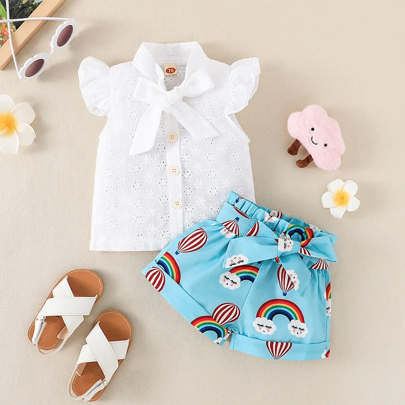 

Модный топ с летящим рукавом для девочек + шорты, комплект из двух предметов, новинка 2023, Детский комплект из радужных брюк