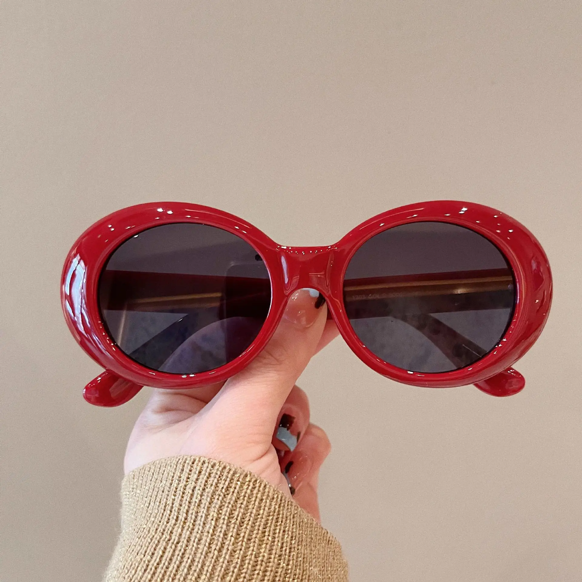 Солнцезащитные очки Белая Леди овальные поликарбонат