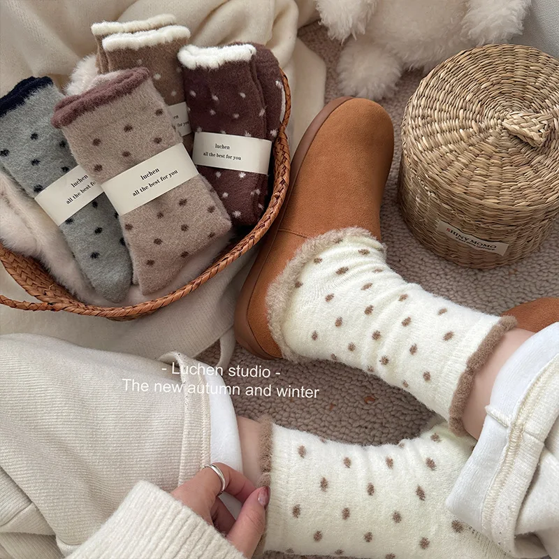 Зимние теплые утолщенные плюшевые носки в горошек женские до середины икры для