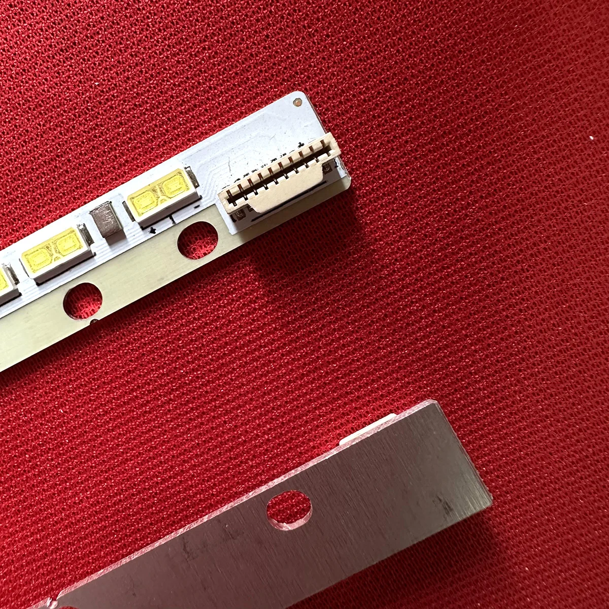 LED-ленты для 47PFL5028T/60 47PFL5038T/60 47 дюймов For LED Tapes 47&quot V13 Edge REV0.5 0.4 6916L1009A Bands Rulers Lanes