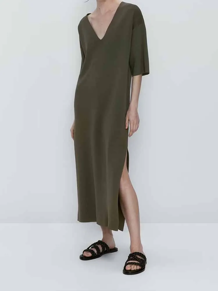 

Женское платье-миди с разрезом сбоку, V-образным вырезом и коротким рукавом