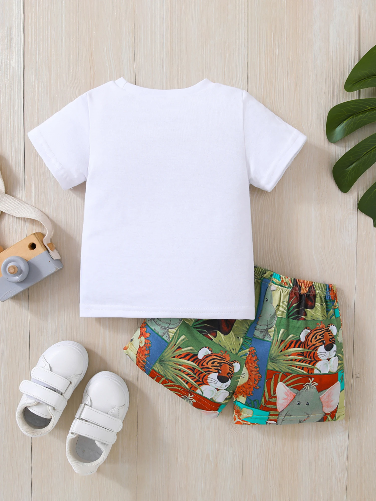 

Женское платье без рукавов с цветочным принтом