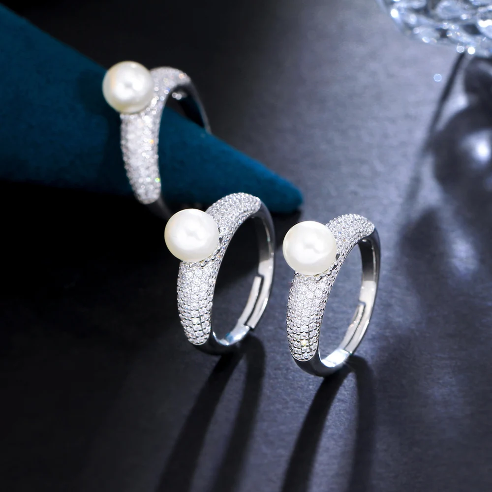 CWWZircons регулируемые микро проложить кубического циркония посеребренные свадебные круглые жемчужные кольца женские ювелирные аксессуары R270