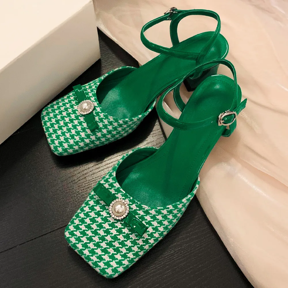 

Женские босоножки из натуральной кожи с ремешком на щиколотке на толстом высоком каблуке