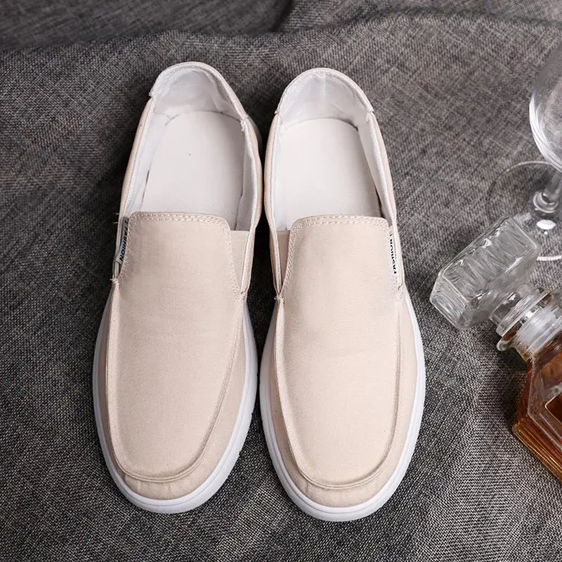 

Кроссовки мужские спортивные на плоской подошве, весна 2022