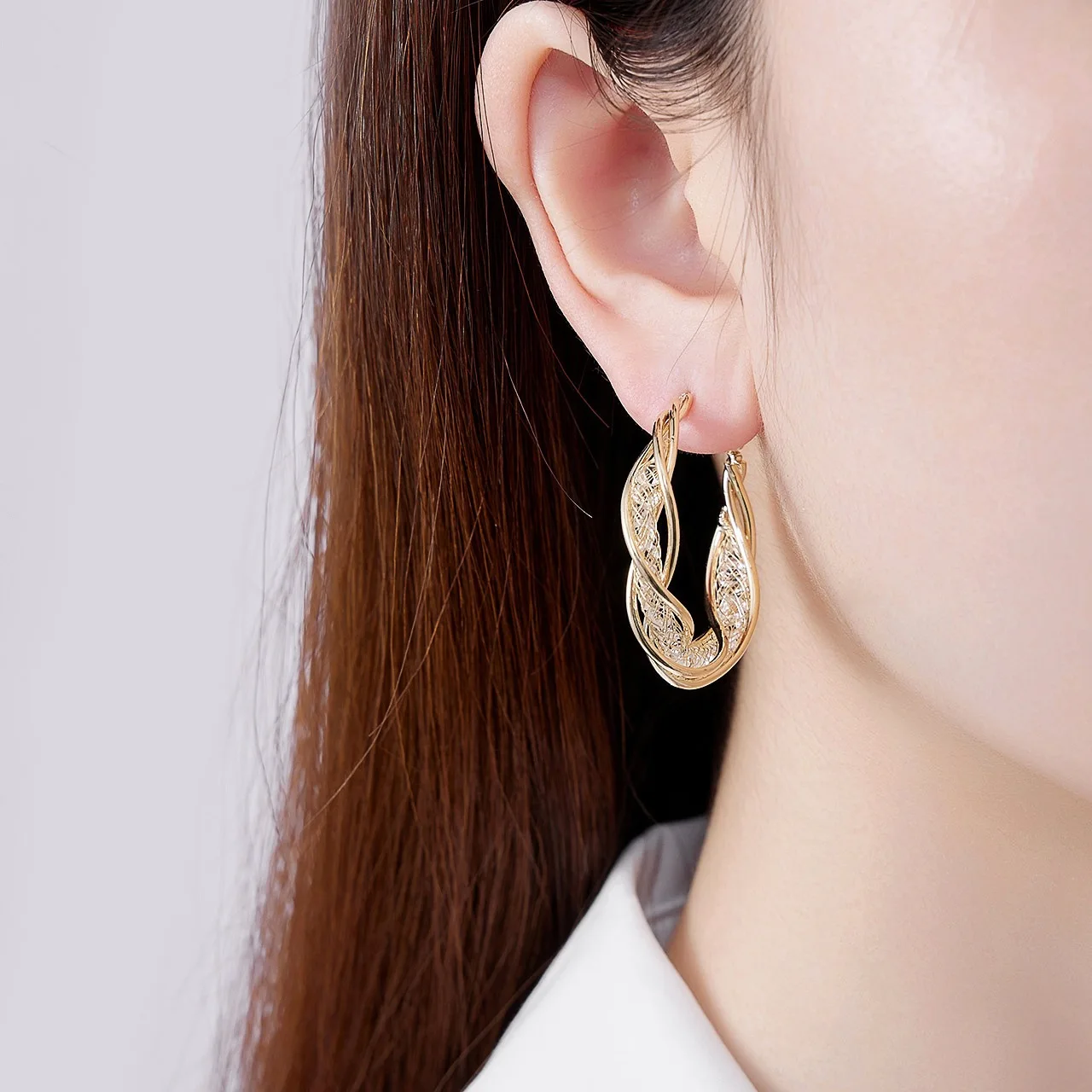

New Stud Earrings Fashion Simple Hollow Mesh Crystal Twisted Cold Wind Prismatic Mesh Micro-set Unique Temperament Stud Earrings