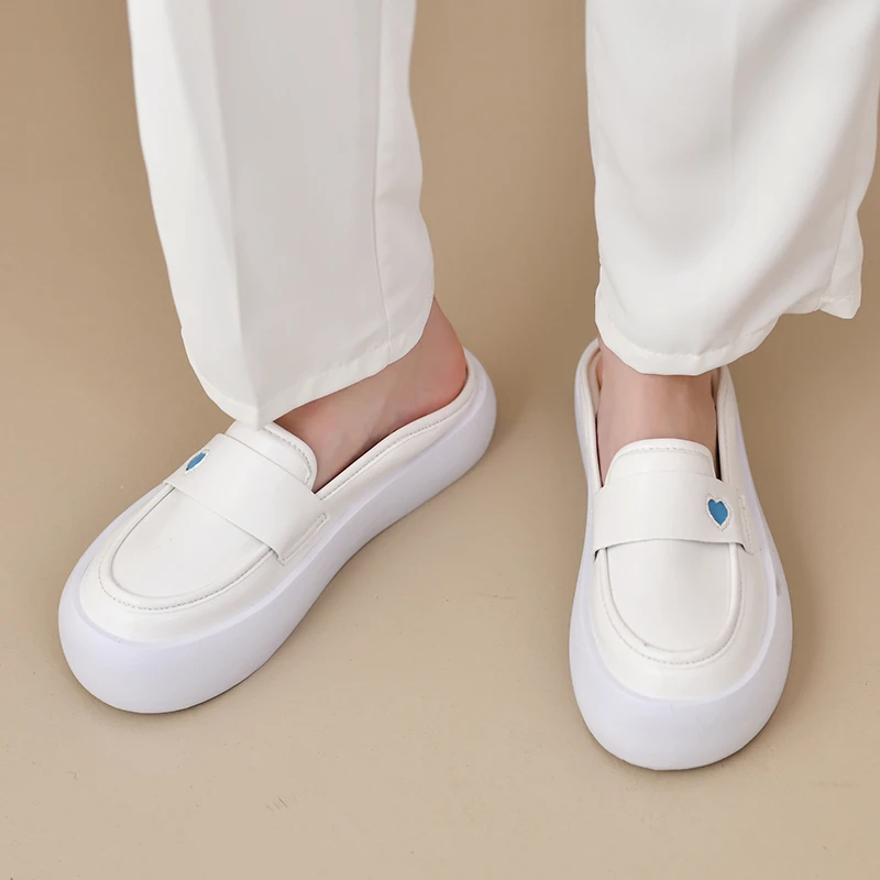 Туфли женские с мехом лоферы без застежки маленькие для медсестер осень 2024