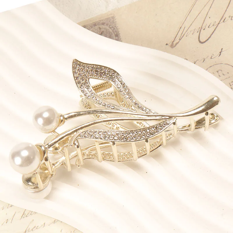 Заколка для волос в форме цветка с жемчугом классический зажим ручной работы