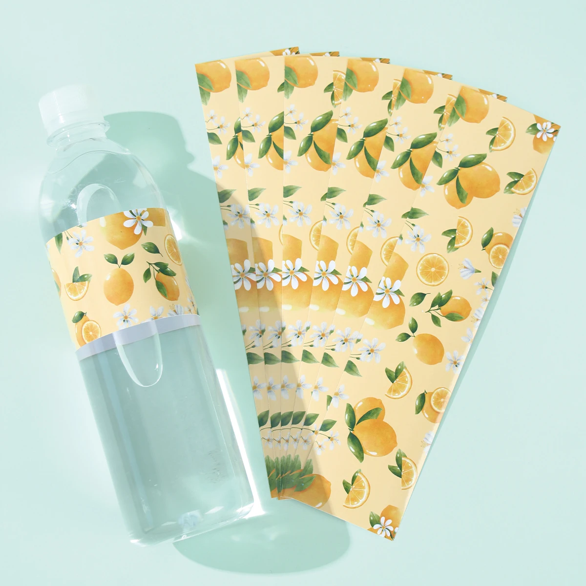 Наклейка на бутылку с водой в виде лимона персика