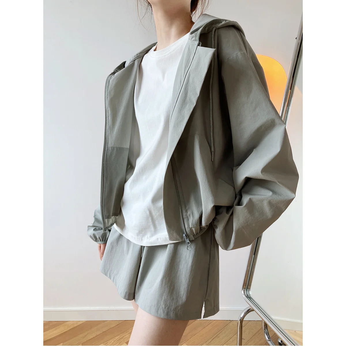 

Женский летний комплект из двух предметов, солнцезащитное пальто с капюшоном и шорты с широкими штанинами, зеленый белый синий