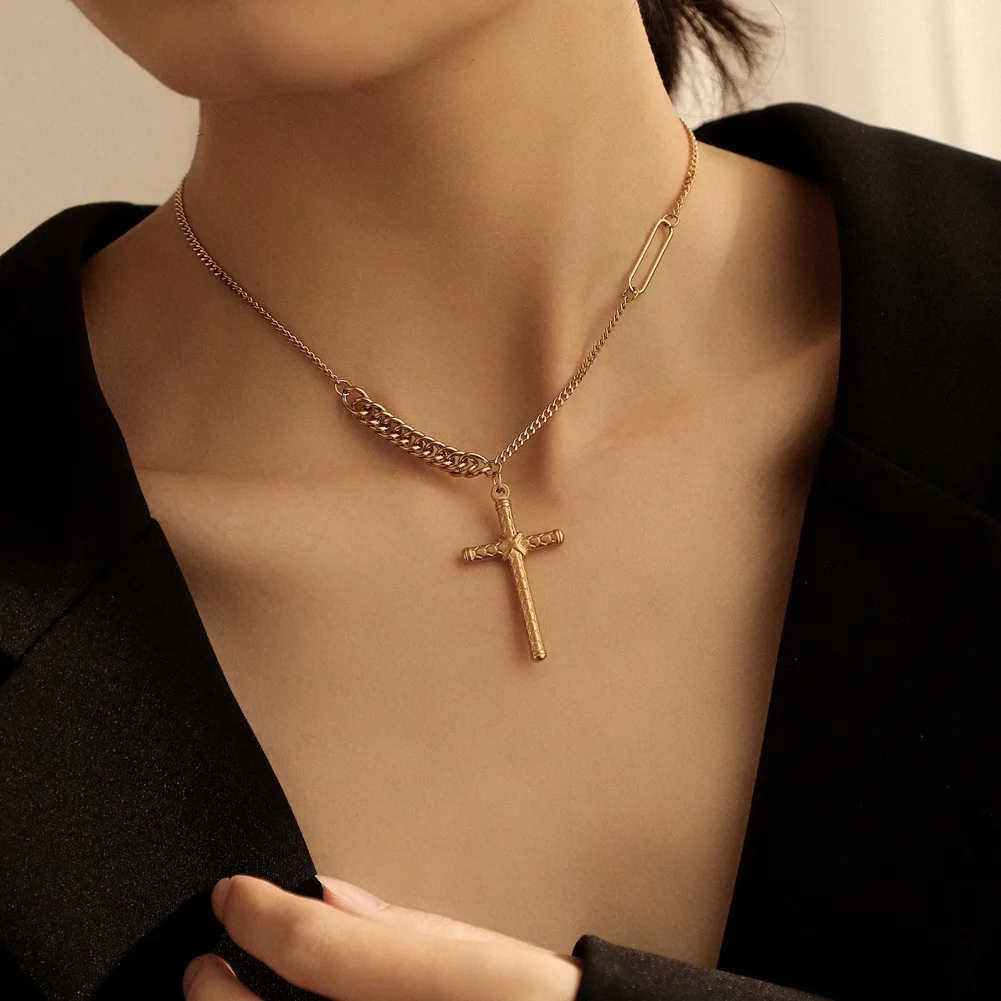 

2022 New Trend Retro Fashion Gold Stainless Steel Guardian Cross Pendant Simple Clavicle Chain Women's Jewelry Anniversary Gift