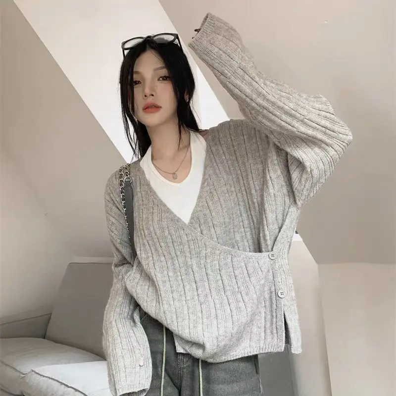 

Early Autumn Grey V-neck Oblique Button Knit Cardigan Women Autumn and Winter Design Sense of Loose Outside Sweater Coat Long-sl